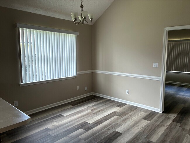 Foto del edificio - 301 Strawbridge Ln