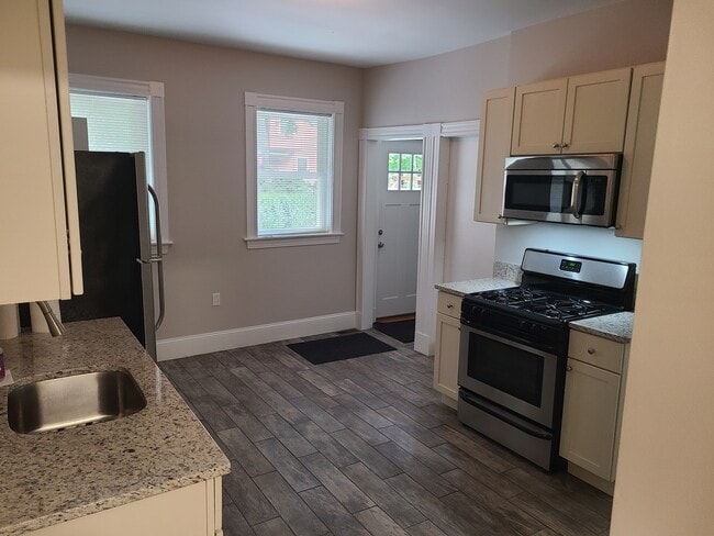 Building Photo - 26 Bentley St
