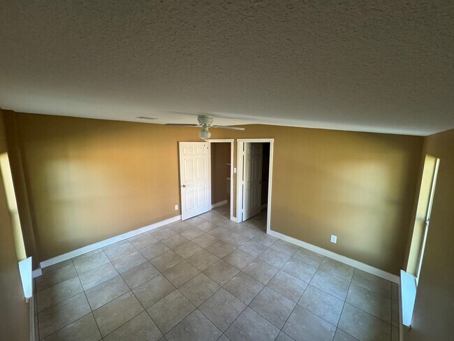 Foto del edificio - 207 E Mitchell Rd