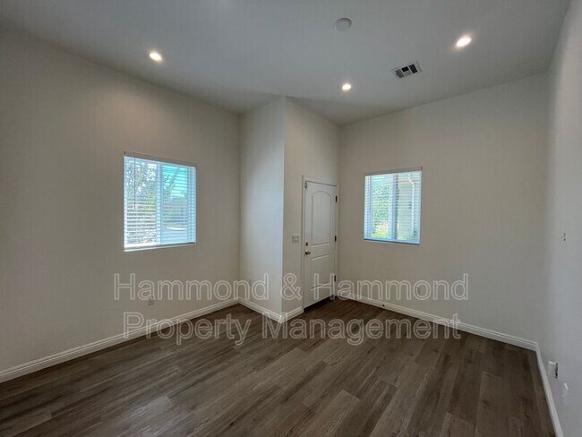 Building Photo - 12680 Bradley Ave