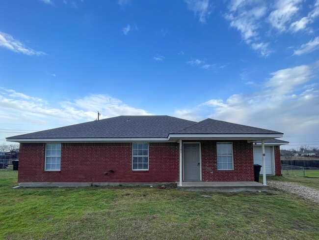 Building Photo - 145 Spring Water Ln