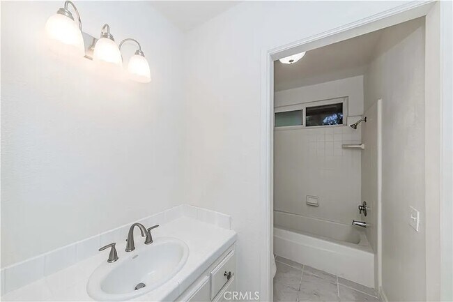 Bathroom - 737 N Chippewa Ave