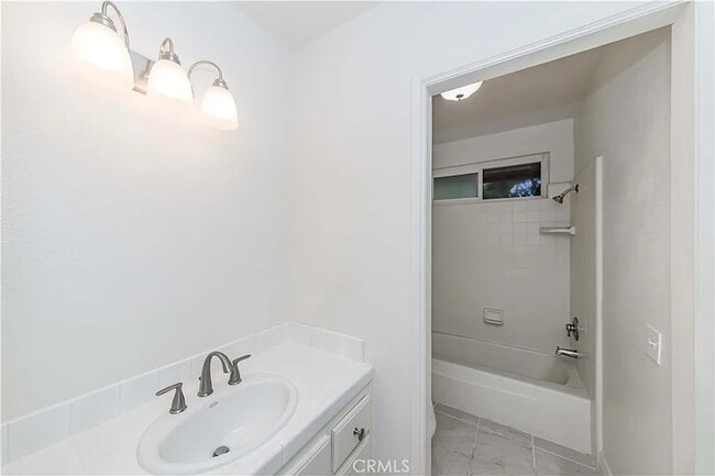 Bathroom - 737 N Chippewa Ave