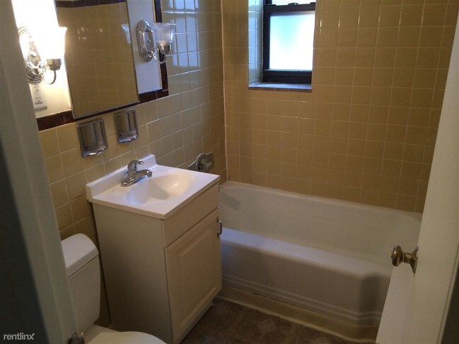 Building Photo - 2 br, 1 bath Apartment - Hoodridge Terrace