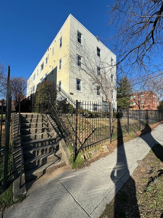 Primary Photo - Randle Heights Updated One Bedroom/One Bat...