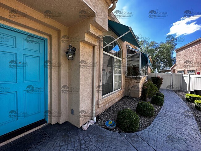Building Photo - Stunning skyline valley views - single sto...