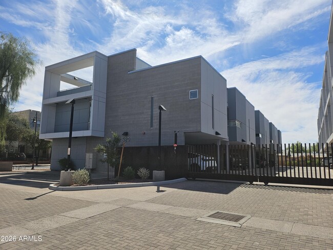Building Photo - 520 S Roosevelt St