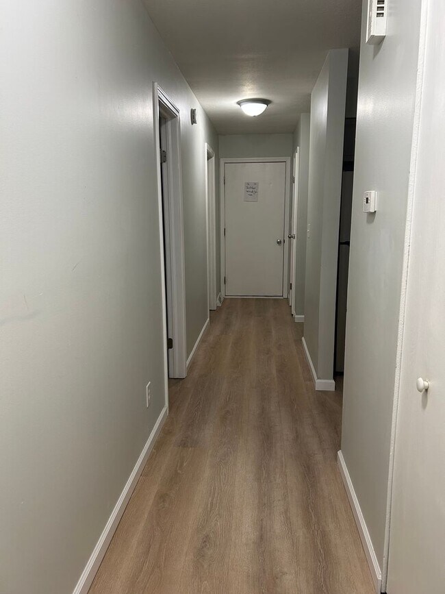 Foto del edificio - 926/928 Sprucewood Ln