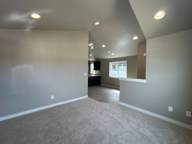 Foto del edificio - 3 Bedroom / 2 Bathroom Home in NW Redmond