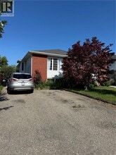 Building Photo - 87 Tamvale Crescent