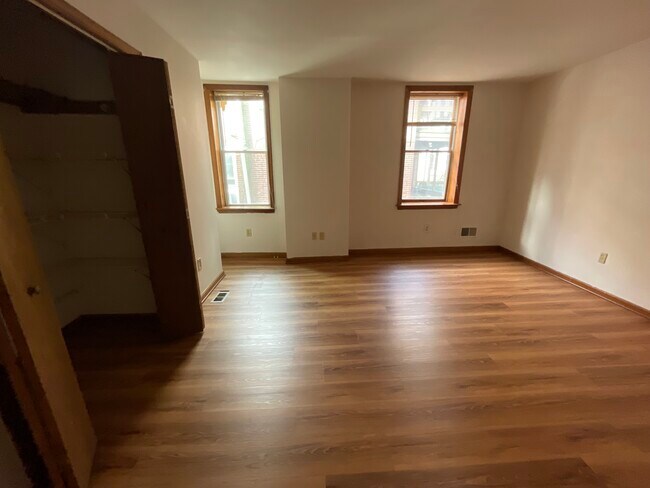 Foto del edificio - 2115 N Washington St