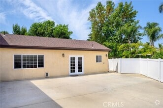 Building Photo - 9814 Noble Ave