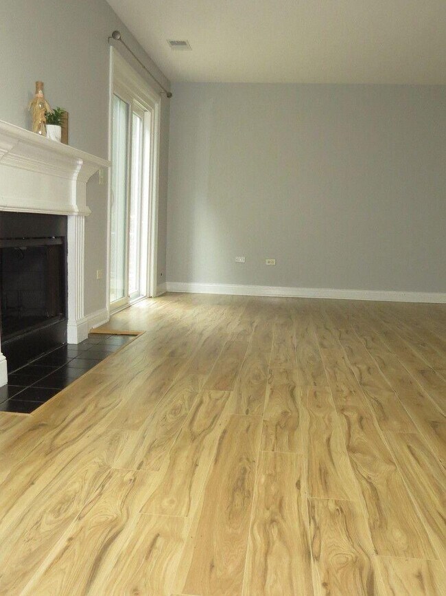 Foto del edificio - 2 bedroom in Naperville IL 60565