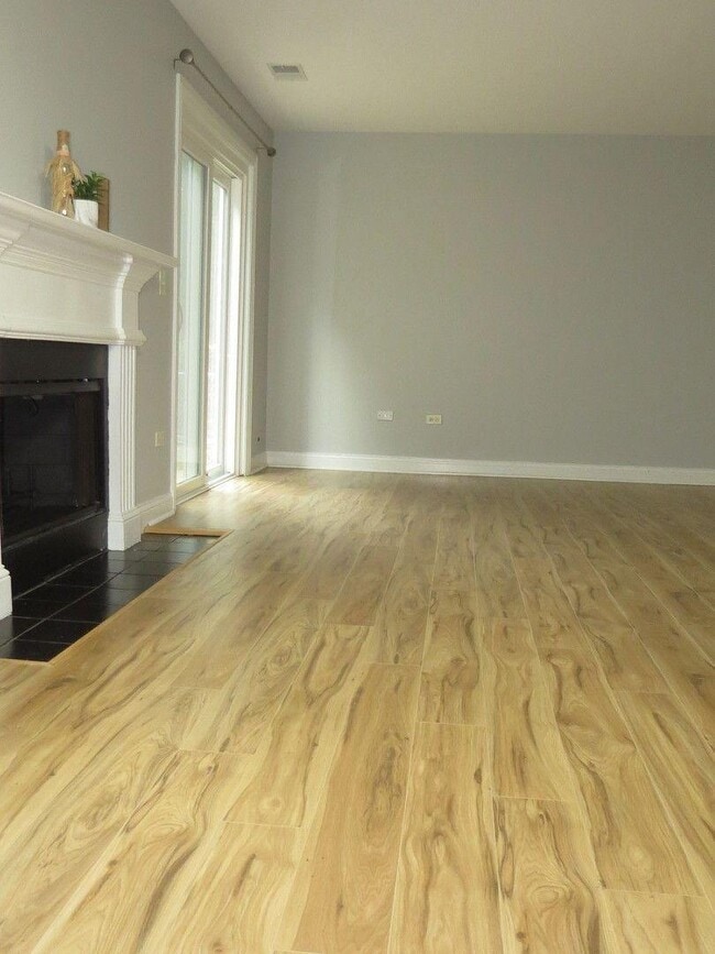 Building Photo - 2 bedroom in Naperville IL 60565
