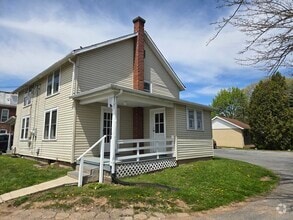 Building Photo - 484 W Bainbridge St
