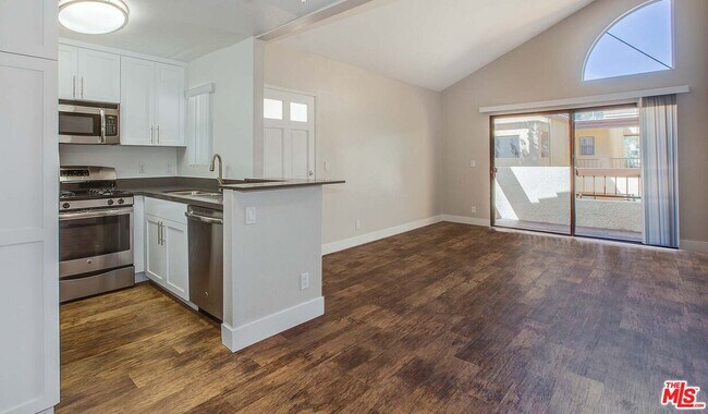 Foto del edificio - 5758 Las Virgenes Rd