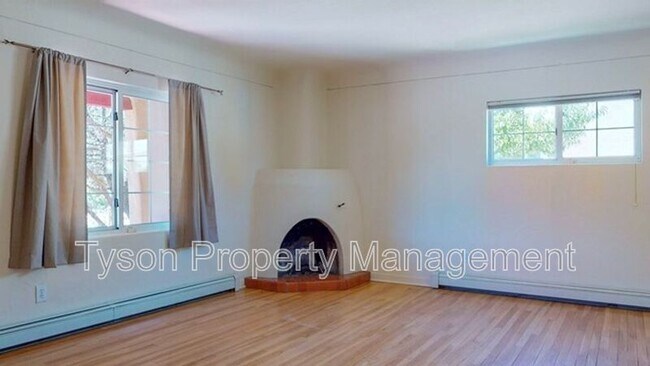 Foto del edificio - 412 Aliso Dr NE