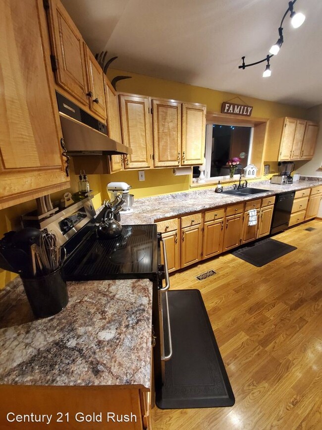 Building Photo - 4 br, 2 bath House - 2500 Mission Road