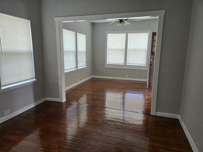 Foto del edificio - 2236 N Interstate 35 - 2026-76