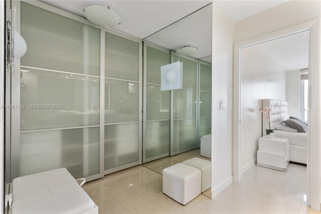 Foto del edificio - 2401 Collins Ave