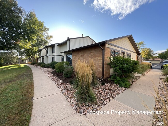 Foto del edificio - Beautiful Townhouse in Aurora's Mission Vi...