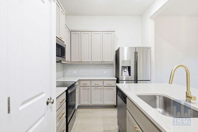 Foto del edificio - 13501 Metric Blvd