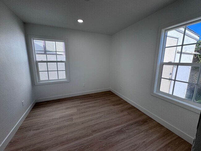 Foto del edificio - 618 W 6th St