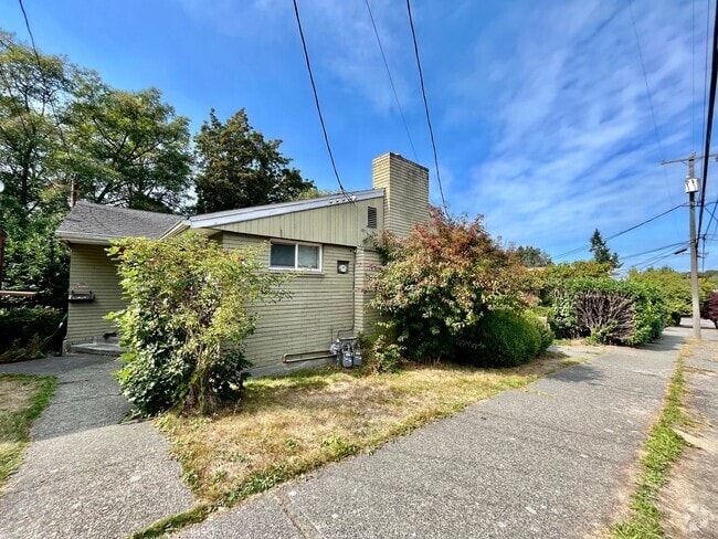 Building Photo - 4205 34th Ave W