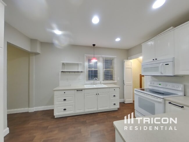 Foto del edificio - 2322 NE Stinson Pkwy