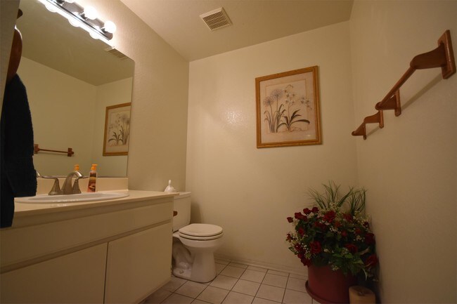 Building Photo - 1221 Gotita Way