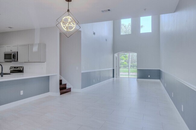 Building Photo - Stunning, fully updated 3/2.5 townhouse in...