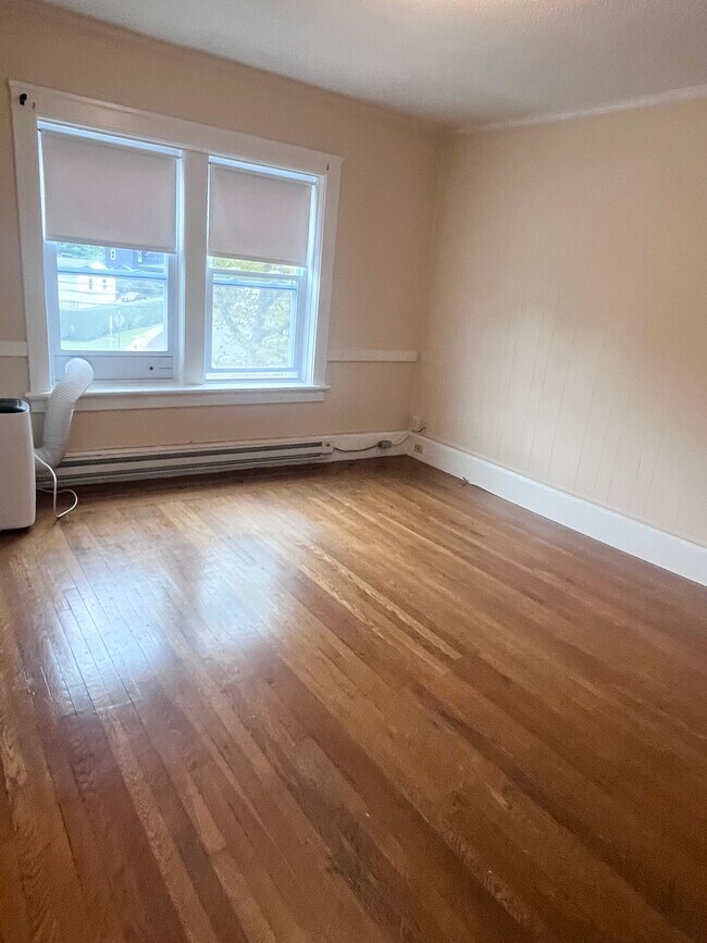 Sala de estar - 144 Van Zandt Ave
