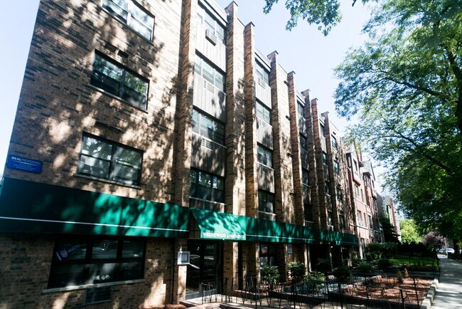 Building Photo - 675 W Wrightwood Ave