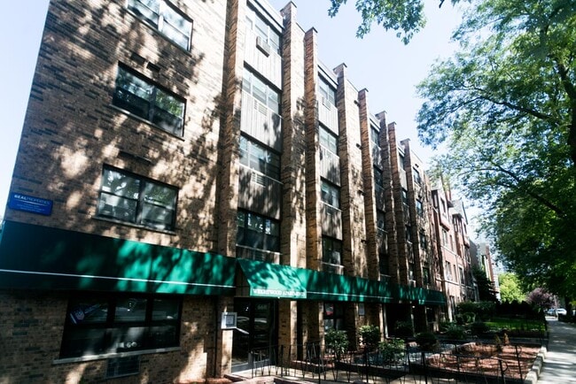 Building Photo - 675 W Wrightwood Ave