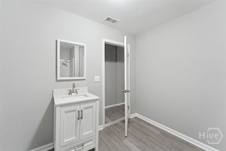 Building Photo - 2120 Bulloch St