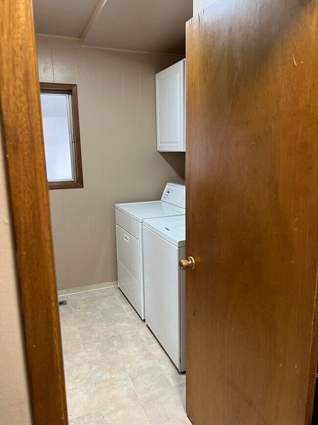 Washer/Dryer - 317 N Elliott St