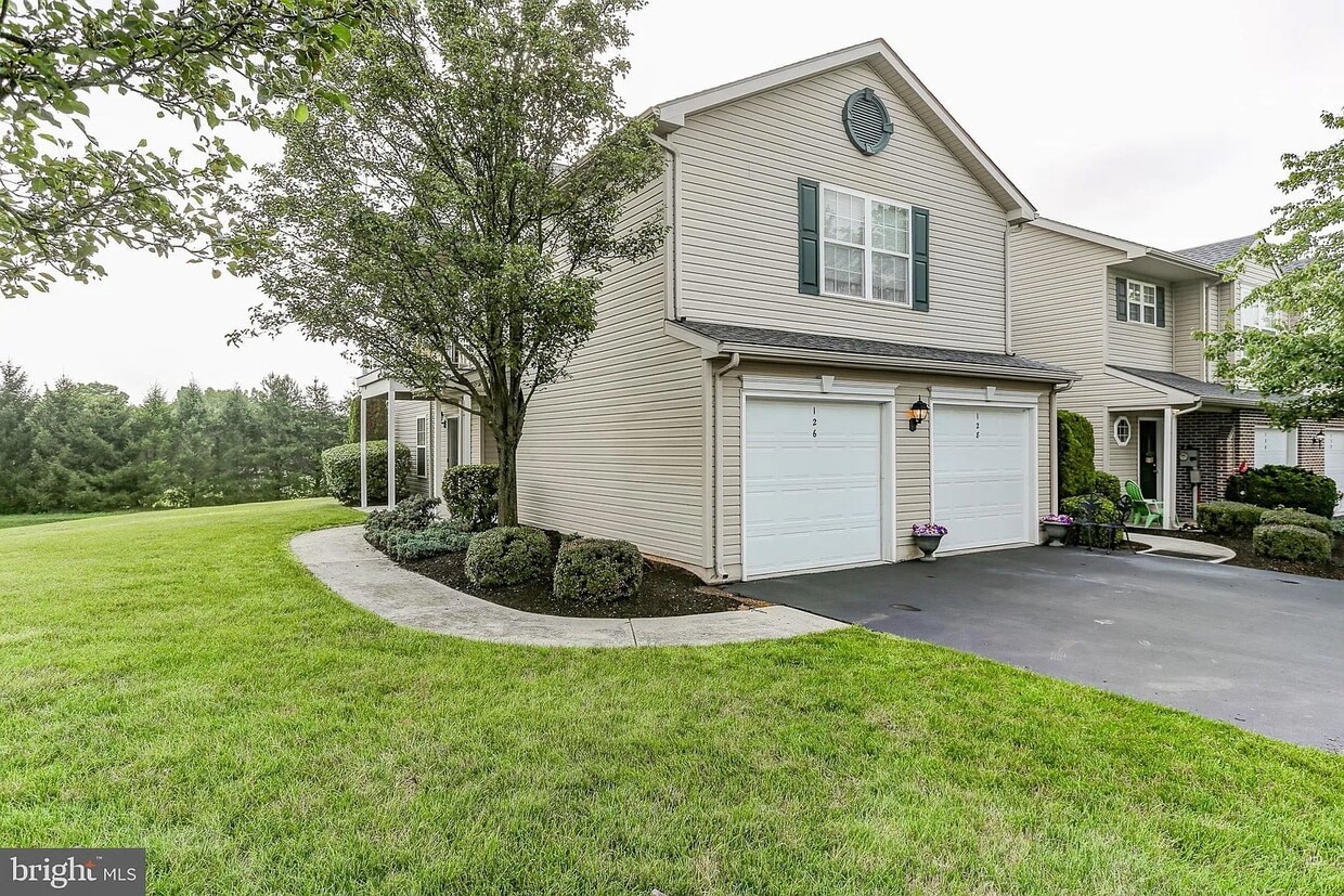 126 Sparrow Rd Unit 1, Hummelstown, PA 17036 Condo for Rent in