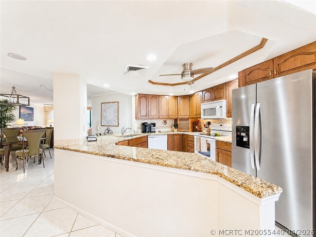 Building Photo - 9500 S Ocean Dr