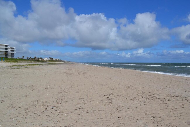 Building Photo - 2565 S Ocean Blvd