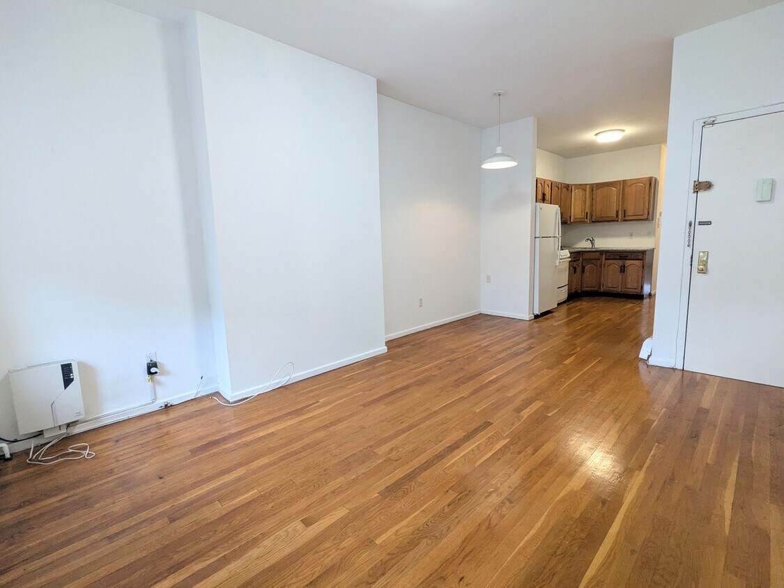 Foto principal - 374 2nd St