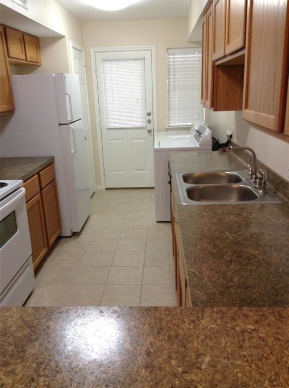 Foto del edificio - 5208 Arboles Dr