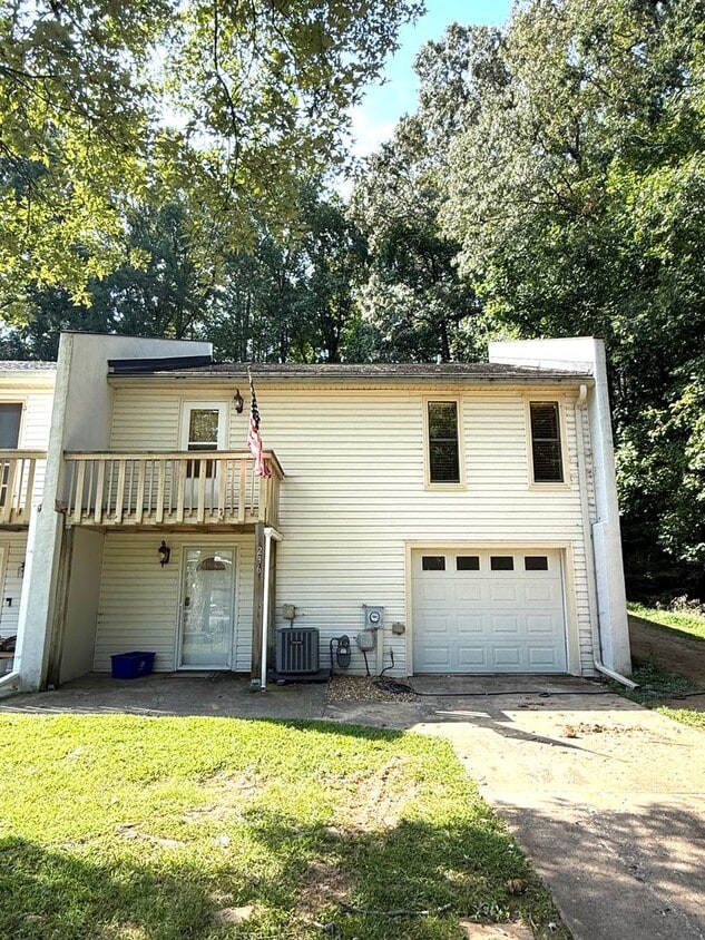 Primary Photo - 3 Bedroom Townhome located walking distance to Downtown Woodstock!