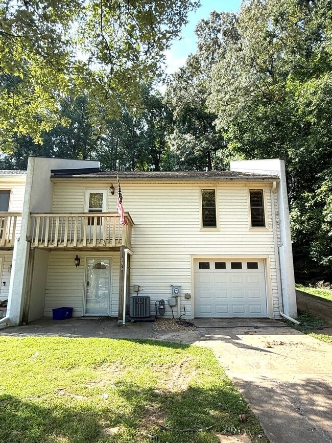 Building Photo - 236 Goshen Ln