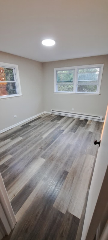 Building Photo - 1379 River Dr
