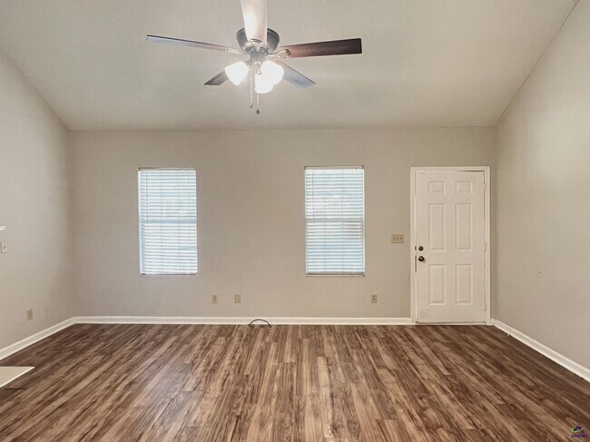 Foto del edificio - 536 Loblolly Ln