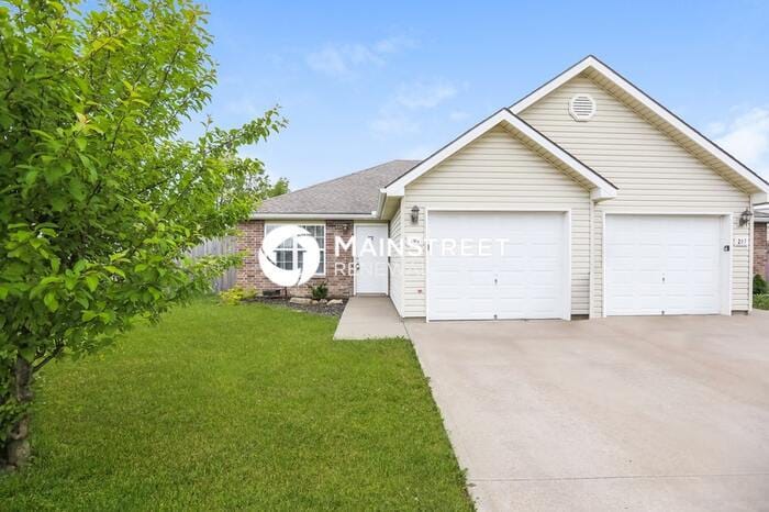 Primary Photo - 3 Bedroom Pet-Friendly Home in Pleasant Hi...