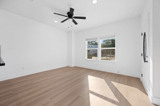 Foto del edificio - 8412 Sunnyhill St