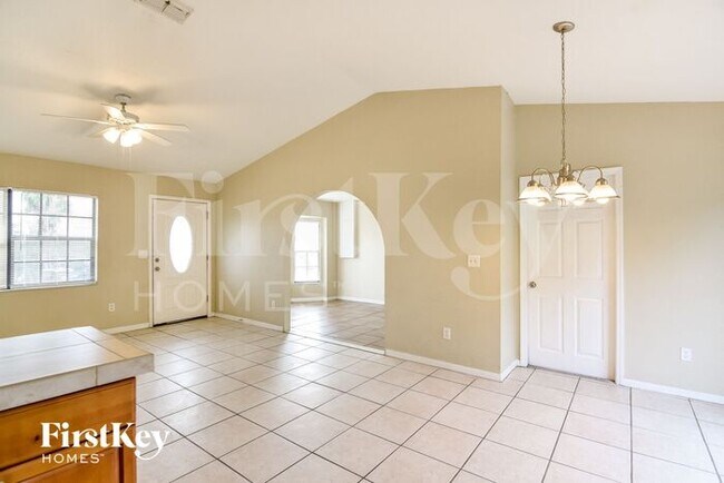 Building Photo - 501 Greenview Terrace