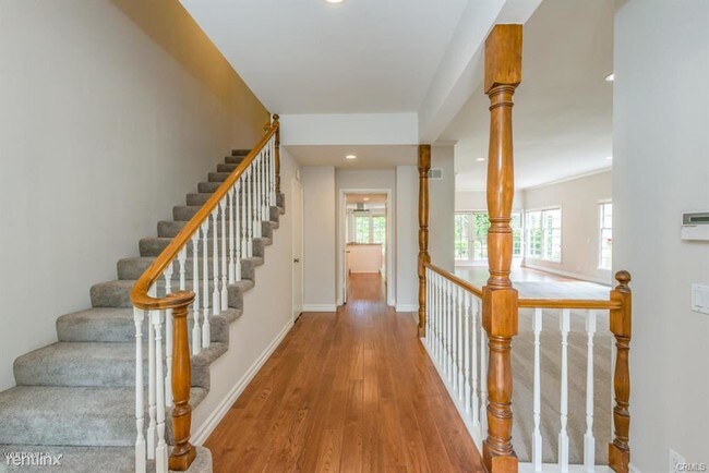 Building Photo - 3 br, 2.5 bath Condo - 2949 Winding Ln