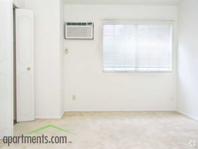 Bedroom - Clifton Square Apartments